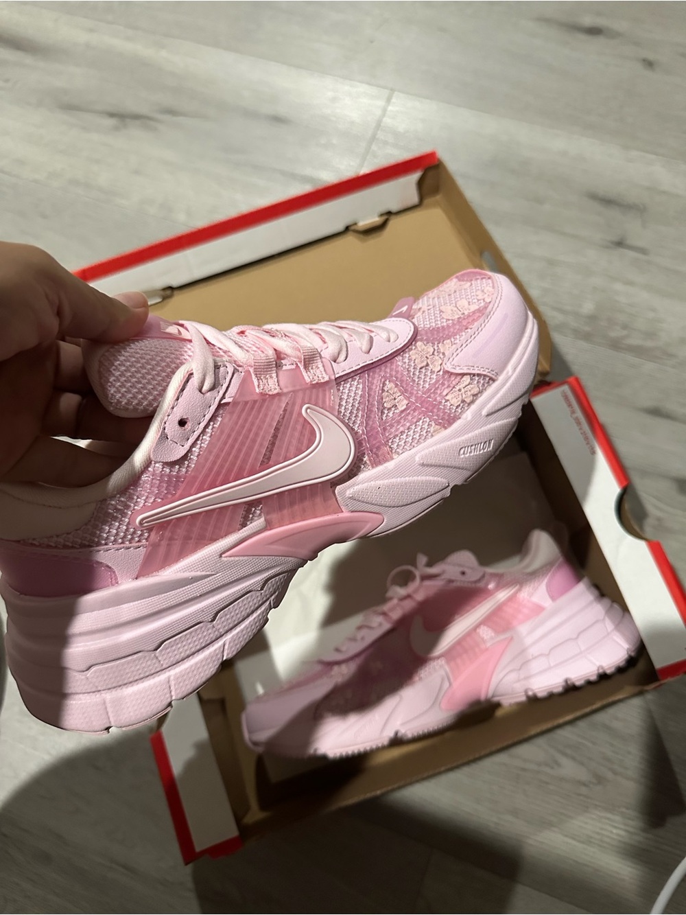 Read description Nike Women's Light Pink Mesh Sneakers with White Swoosh